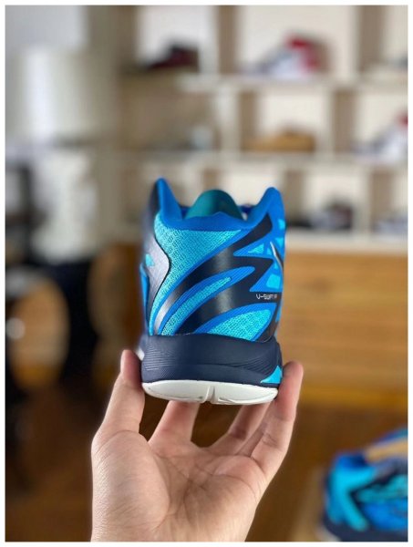 Кроссовки волейбольные Asics V-SWIFT FF 2 Volleyball синие 4435 EUR купить в хабаровске купить в хабаровске