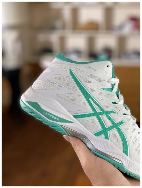 Кроссовки волейбольные Asics V-SWIFT FF 2 Volleyball белые 4186 EUR купить в хабаровске купить в хабаровске
