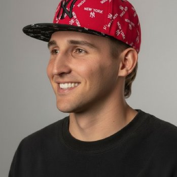 Бейсболка SNAPBACK NEW YORK красная/черная / 4237