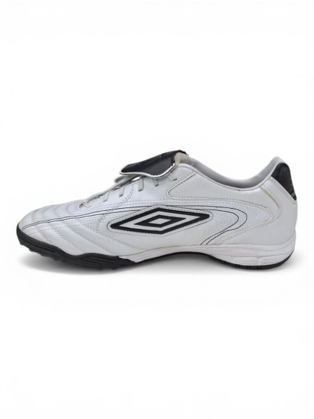Бутсы футбольные (сороконожки) UMBRO белые / 887207-158 купить в хабаровске купить в хабаровске