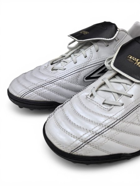 Бутсы футбольные (сороконожки) UMBRO белые / 887207-158 купить в хабаровске купить в хабаровске