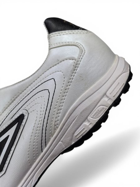 Бутсы футбольные (сороконожки) UMBRO белые / 887207-158 купить в хабаровске купить в хабаровске