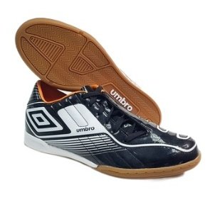 Бутсы футзальные UMBRO TORQUE-A IC чёр/бел/оранж (80532-TKJ) US купить в хабаровске купить в хабаровске